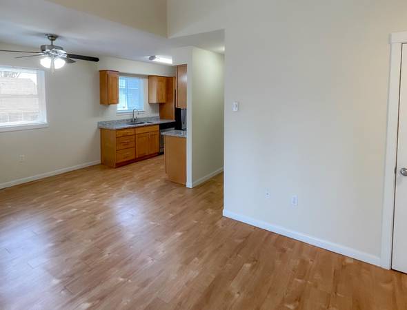 $1,995 / 3br - West of Portland - Luxury Three Bed - Entertainment-Style Kitchen (Beaverton / Aloha)63831397683329121