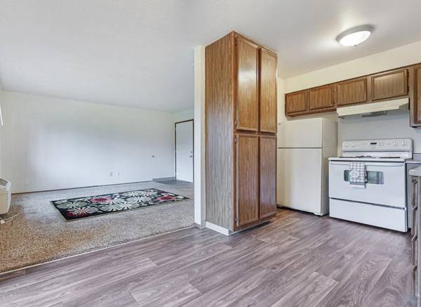 $1,685 / 2br - Storage Space and Availability 24 Hours in our Spacious Two Bed Unit (SE Portland)63914856070787123
