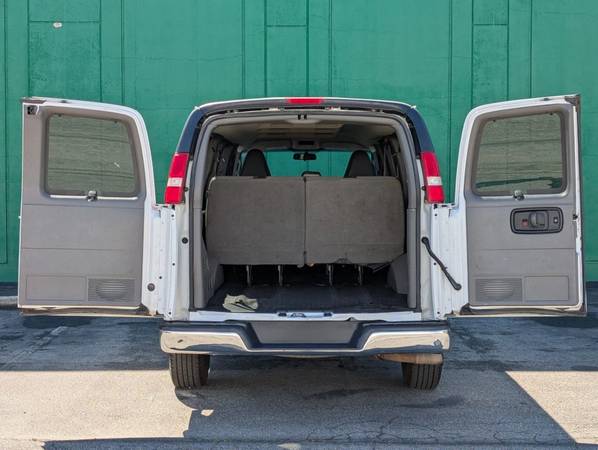 2018 GMC Savana 3500 Extended - Photo 11