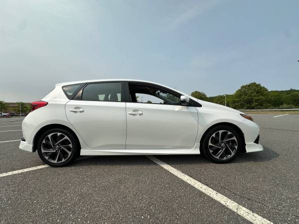 2017 Toyota Corolla IM GORGEOUS!!!! - $13,999 (Northborough)63615372421249124