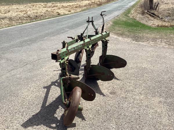 3 point John Deere 3/14’s plow - $1,100 (Augusta wis)63471097366019121
