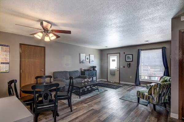 $1,499 / 3br - 1040ft2 - Dormitorios Amplios y Lavandería Privada (Eau Claire)63845958940289122
