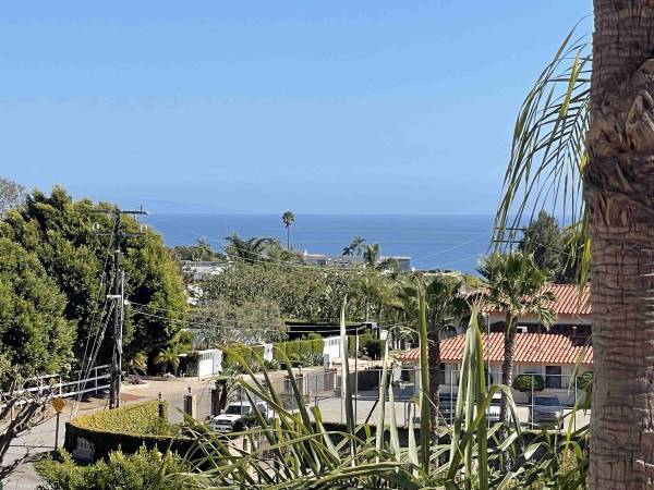 $5,995 / 2br - 2123ft2 - ¡PRECIO EN MALIBU CONDO ENCANTADOR! (Malibu)63662653677315121