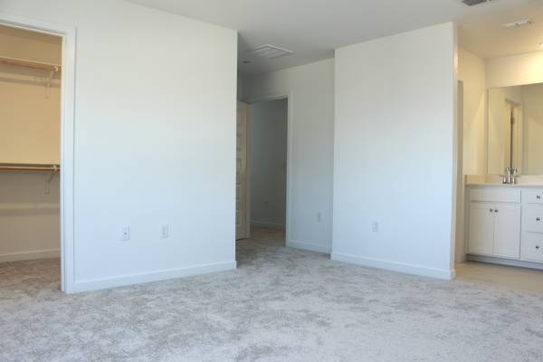 $1,150 / 5br - 220ft2 - Master bedroom and room with shared bath in a brand new home (Rancho Cordova)63961340445186124