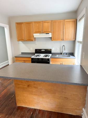 $1,295 Large Studio w/ Separate Kitchen, Hardwood Floors - 2209 Walnut Street (Rittenhouse Square)63666762726017122