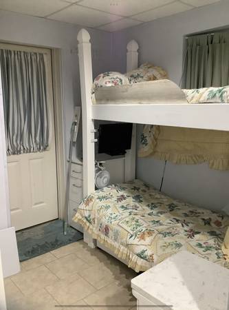 $1,750 / 2br - Across the street from beach OCNJ winter lease (Ocean city)63676275117697123