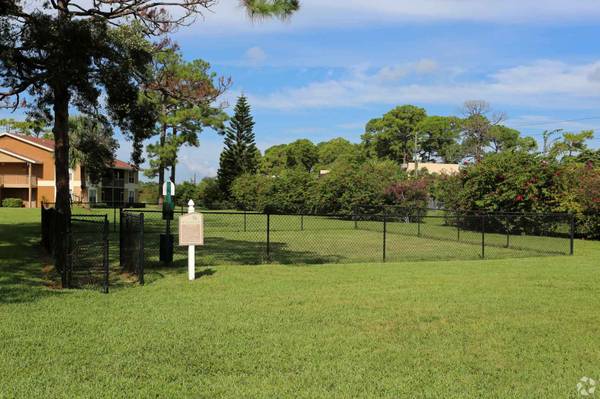 $1,990 / 2br - 1065ft2 - Just what you're looking for! 2 Bed / 2 Bath. Come and see! (West Palm Beach - Serrano Apartments)63983674734595121