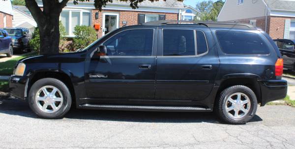 2005 GMC Envoy XL Denali - Photo 2