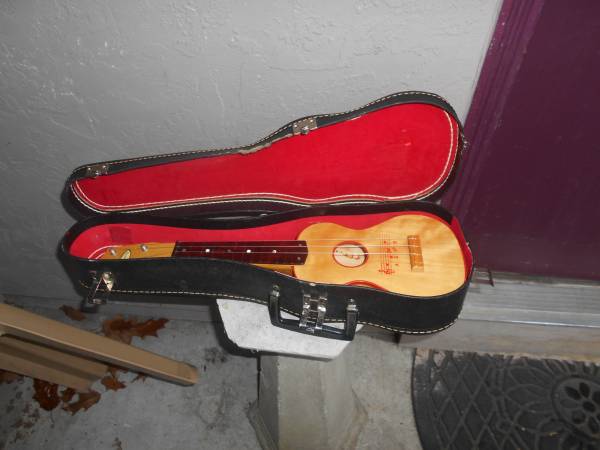 Vintage near mint 1960's Harmony Classmate Soprano Ukelele Natural 1
