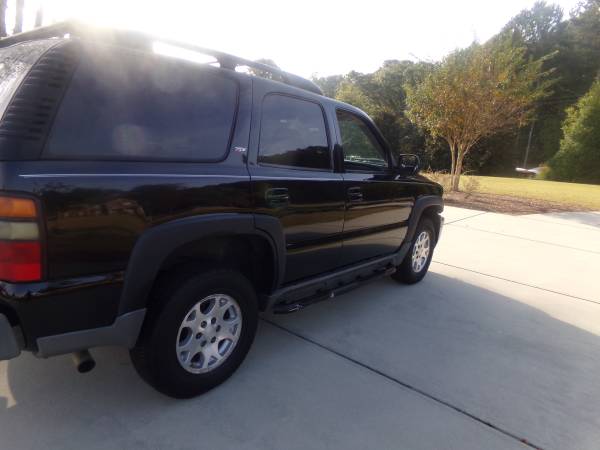 2006 chevrolet tahoe z71 5.3 v8 4x4 1 owner(220K)hwy mi loaded%% - $6,995 (riverdale)63620986580867124