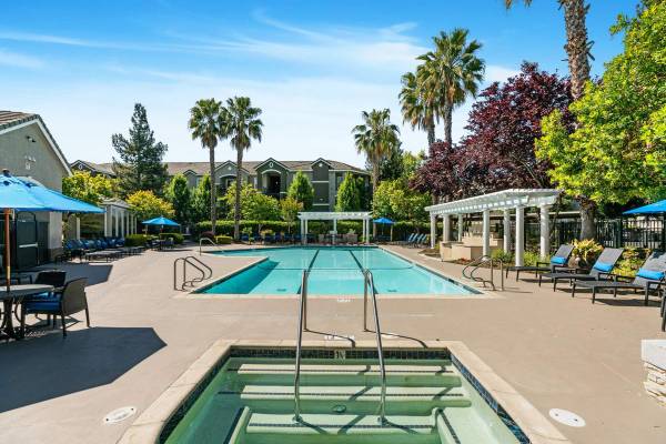 $3,095 / 2br - 1240ft2 - Garages Available, Business Center, 24-Hour Package Acceptance Lockers (napa county)63695821690243123