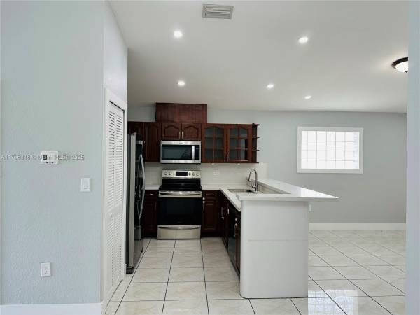 $3,200 / 3br - House for rent 3/2 (Miami)64001846296451122