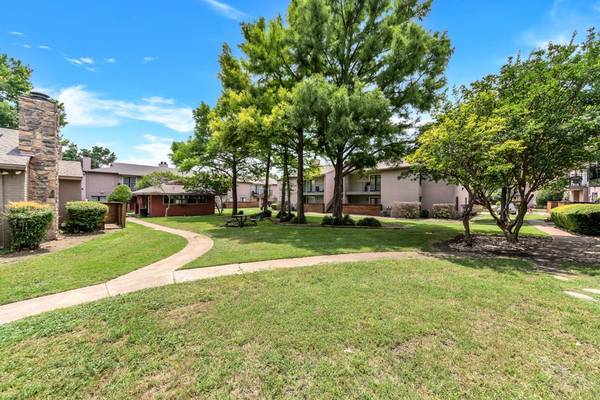 $1,140 / 1br - 706ft2 - Balcony, Pantry, Courtesy Officer (4500 Sojourn Dr, Addison, TX)63796556062977122