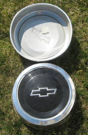 2  Chevy Center caps ,  Hubcaps Chevrolet , 1