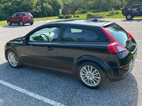 2011 Volvo C30 T5 con bajos 43K millas - $6,499 (York)63435754136833124