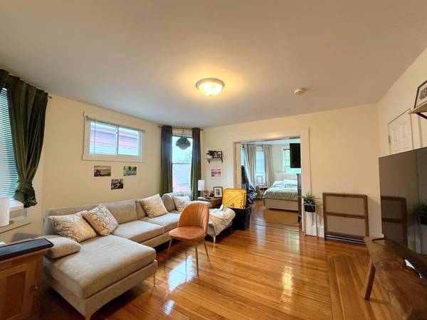 $2,450 / 1hab - Ático con porche ** CALEFACCIÓN INCLUIDA ** Lavandería ** Lavavajillas (Somerville \ Teele Sq. \ Davis Sq.)63802121991171124