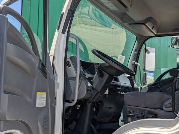 2018 Isuzu FTR 24FT - Photo 10