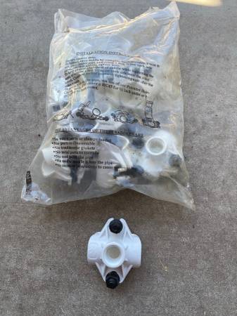 25-Saddle Tees 1” x 1/2” FPT Rain Bird New! Take All! 1