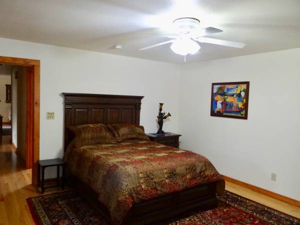 $1,450 / 2br - 1200ft2 - Lovely private Home for rent- Quiet neighborhood! (Watson Lane)63687932555393124