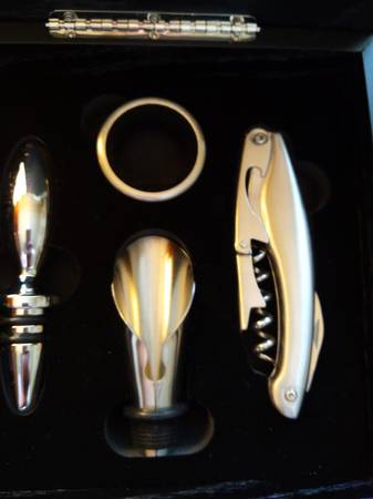 New Trinitas Cellars Wine Bottle Opener,Wine Pourer w Aerator, Stopper 1
