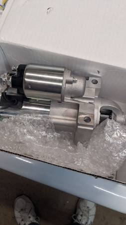 2006 Chevy 4 X4 350 1500 series starter brand new in the box 80$ 1