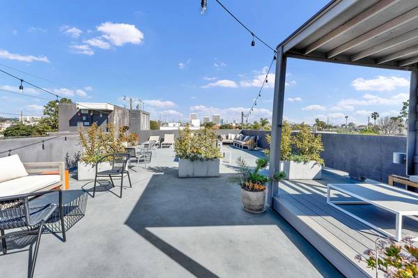 $3,795 / 2br - Great place to live * Gorgeous  Apartment *  Best price!! * (Sawtelle)63829376438017121