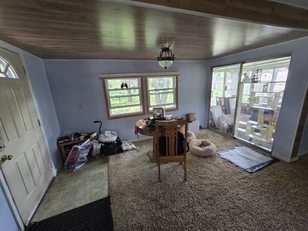 $40,000 / 2br - 924ft2 - .Corner Lot!  3 Season Porch!  Too Many Updates to Count! (Inver Grove Heights)64003961506947122