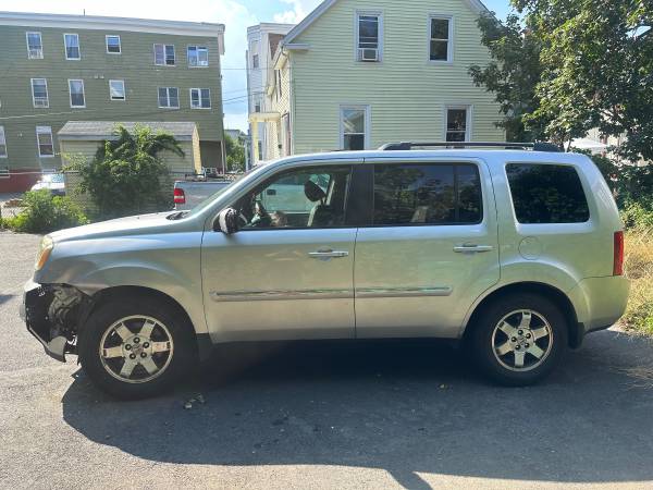 2009 Honda pilot Touring with damage/needs to be towed - $1,50063623687289857122
