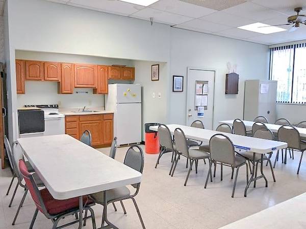 Fully Applianced Kitchen, Carpeting, 1 Bed 1