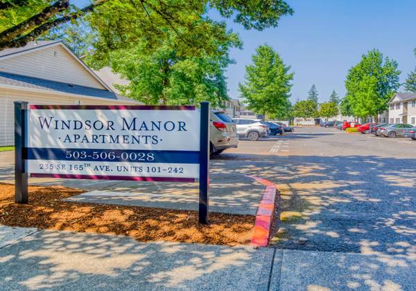 $1,550 / 2br - $1700 OFF w MOVE! 2 Bedroom + Ceiling Fans, Right by the Bus Line (Glenfair)63615726717059124