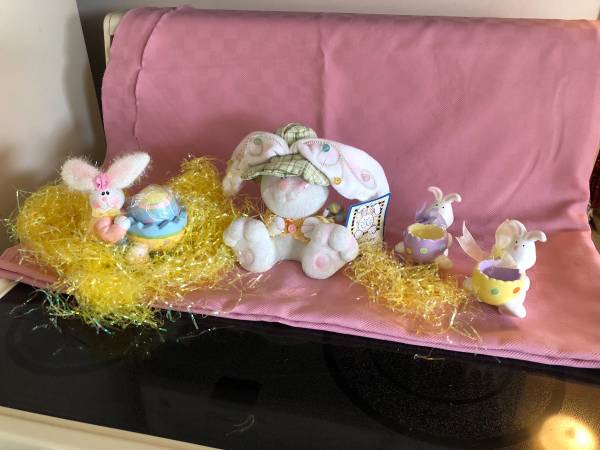 NEW Easter Ceramic Bunnies Set 1