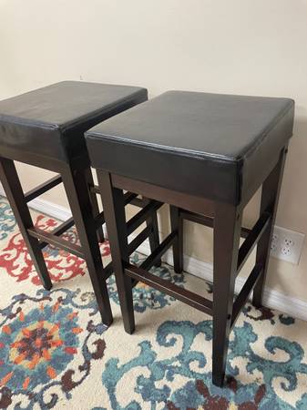 2 Padded 30” Black Seat H Barstools 15” Dos taburetes de bar - $60 (Milwaukee)63470460321283123