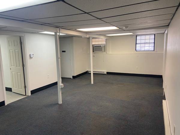 $1,095 Rare 1st floor retail space in Plaza Starting at $1095 (Derry)63931789646210120