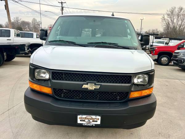 2017 Chevrolet Express 3500 4x4 - Photo 5