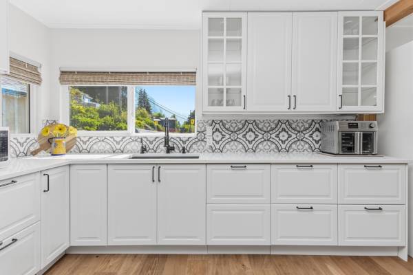 3 Bedroom, 2.5 Bathrooms, 2 Kitchens and 2 Laundry 5