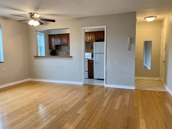 $1,349 / 2br - Bamboo Hardwood & NEW Plush Carpets! (Friendship/Bloomfield)64013374495873124