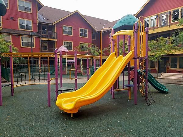 $1,396 / 2br - Patio/Balcony, Cable Ready, On-Site Management (4620 SE 122nd Ave, Portland, OR)64039222496130123