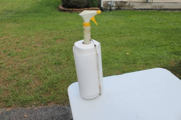 RC AIRPLANE SPRAY BOTTEL AND PAPER TOWEEL HOLDER 1