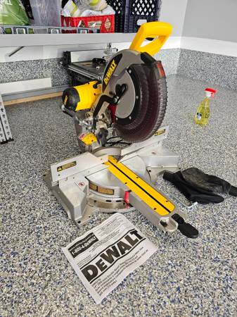 Dewalt 12" Sliding Compound Miter Saw 1