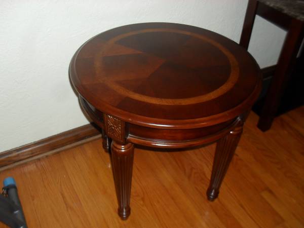 End Table/Accent Table - Round - Wood 1