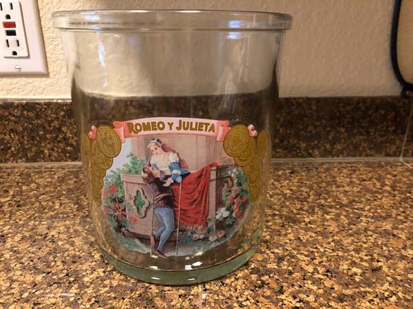 Romeo y Julieta Commemorative Crock 1