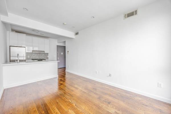 $465,000 / 1br - 569ft2 - IN CONTRACT! Sunny & Stylish 1-BR Condo in the Heart of Bushwick! (Bushwick)64033635680387124