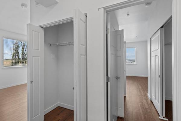 $1,755 / 2br - 1179ft2 - 9" Ceilings, State of the Art Fitness Center with free weights (3003 Queensgate Drive)63673501139457122