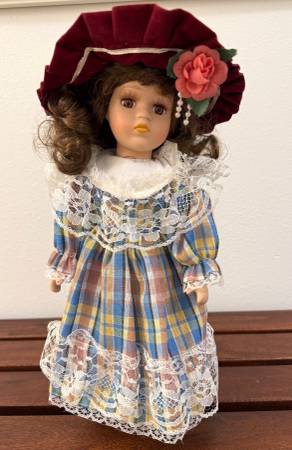 CERAMIC PORCELAIN DOLL-ORIGINAL DRESS HAT SHOES-CLOTH BODY- STAND-COLL 1