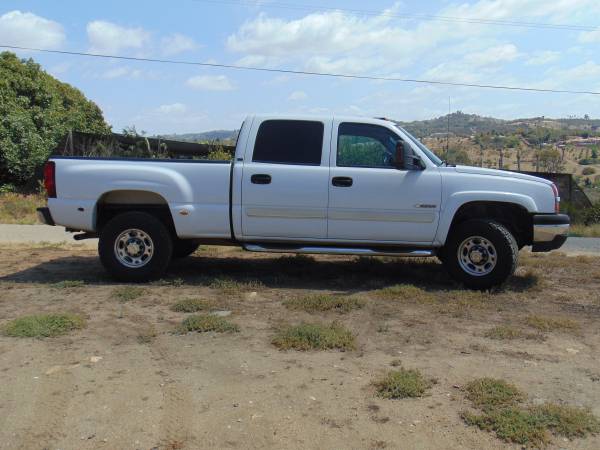 2004 Chevrolet Silverado - Photo 2