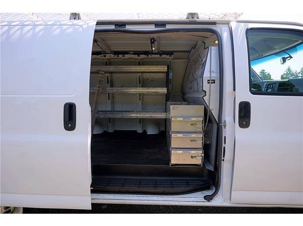 2021 Chevrolet Express 3500 - Photo 11