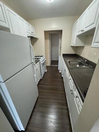 $2,225 / 2br - 870ft2 - Schedule a Tour Today! (Olney Street)64002993319427120