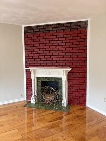 $3,200 / 3br - 3 Bedroom on 3rd floor, Central A/C, Hardwood refinished, Off Main St. (Everett)63828337724419122