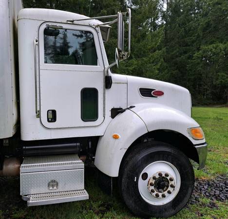 2005 Peterbilt Box Truck ( 335 ) C-7 Caterpillar Diesel ( 198,000 ) - $21,000 (Chehalis)63623079179009124