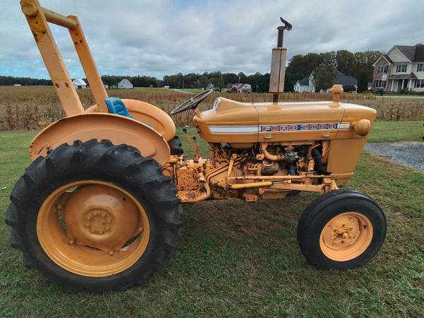 FORD 2000 TRACTOR 1